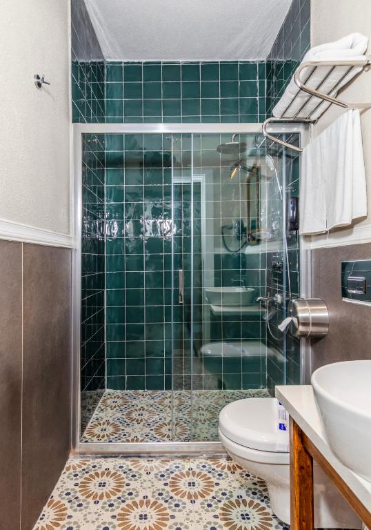 Nenessa Airport Hotel - 4