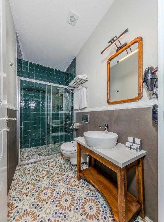 Nenessa Airport Hotel - 7