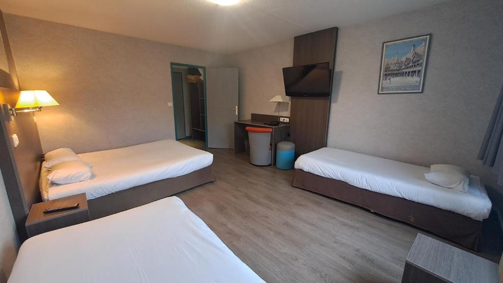 Hotel Val Vert - Vierbettzimmer Mit 1 Doppelbett Und 2 Einzelbetten