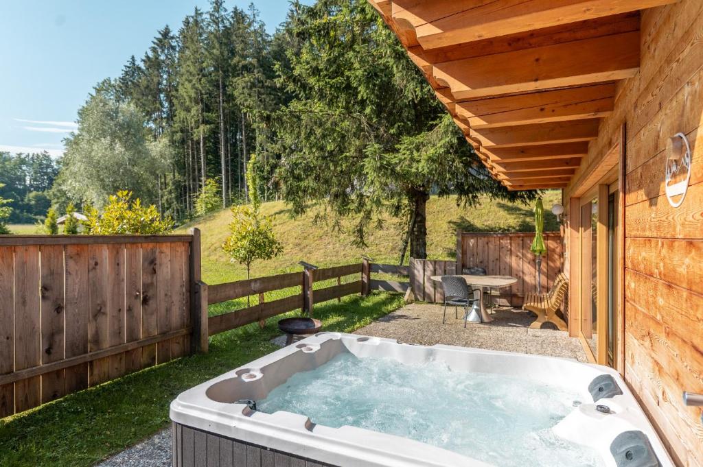 Ảnh trong thư viện ảnh của Wellness Chalet mit Whirlpool und Sauna bei Salzburg und Berchtesgaden ở Ainring