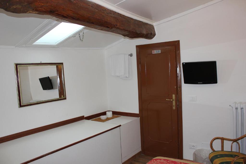 TV a/nebo společenská místnost v ubytování Hotel San Lorenzo