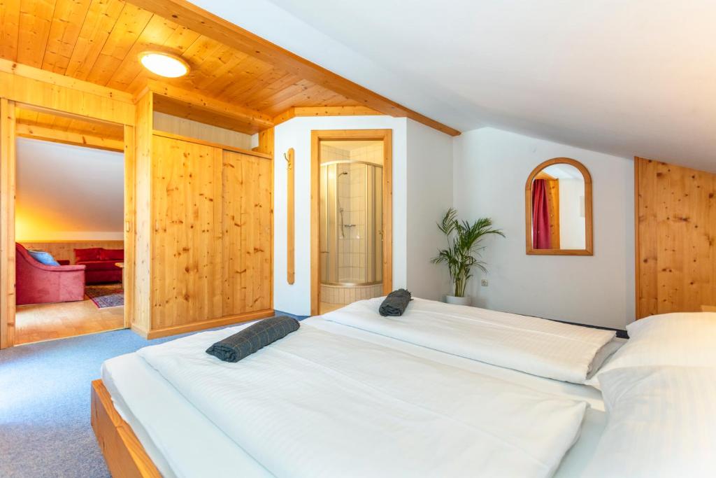 Postel nebo postele na pokoji v ubytování Sonnberg Lodge