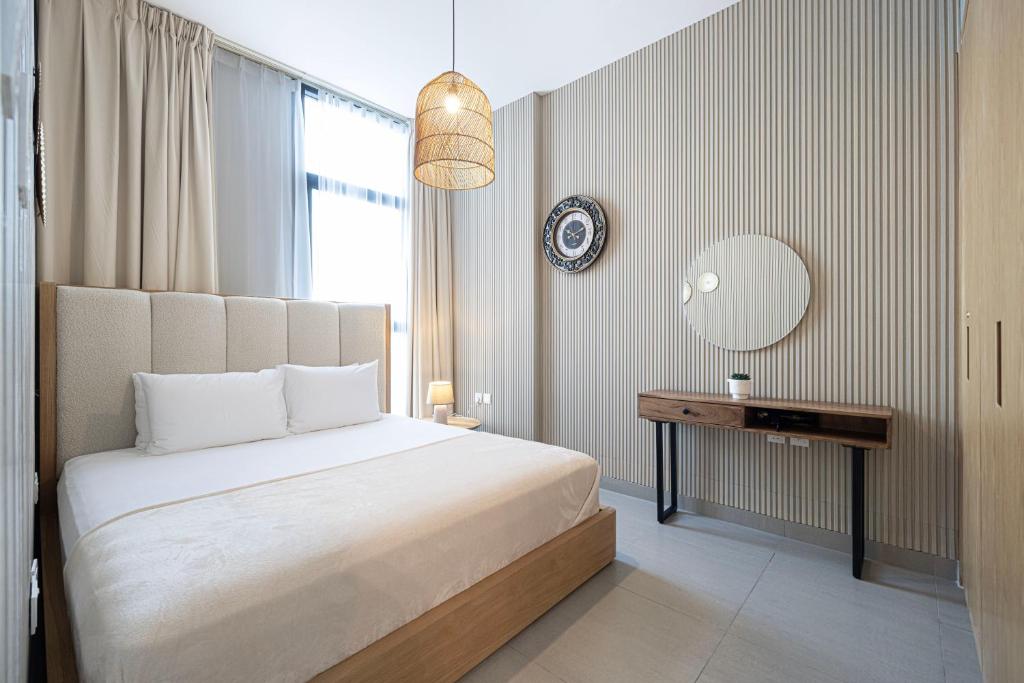 Postel nebo postele na pokoji v ubytování 1-Bedroom With Living Room Apartment in Al Mamsha - Golden horn