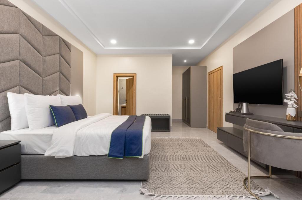 Μια τηλεόραση ή/και κέντρο ψυχαγωγίας στο STP Apartments