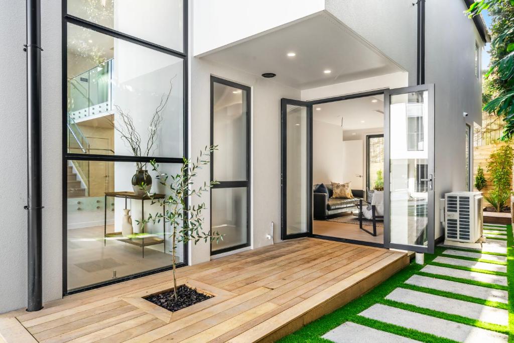 Brand new Luxury home in Remuera - Resim 10