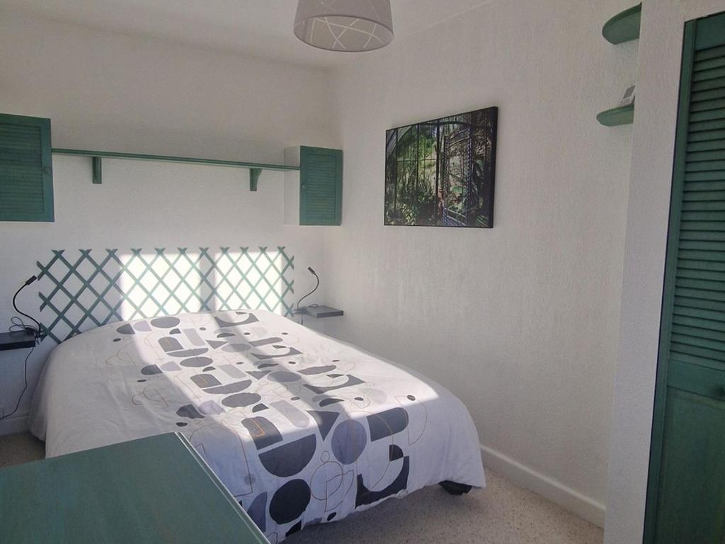 Posteľ alebo postele v izbe v ubytovaní Villard-de-Lans - 2 pièces cabine, 4 pers, centre, terrasse sud, garage - FR-1-689-66