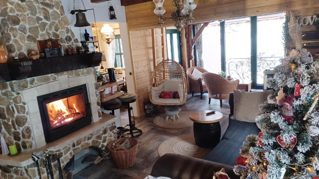 Posedenie v ubytovaní Kuća za odmor uz rijeku Slapnica, u Parku prirode Žumberak, finska sauna i jacuzzi