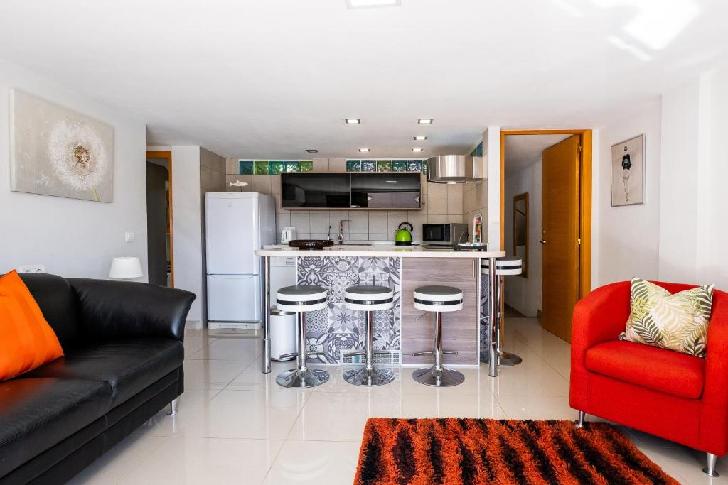 Kuchyň nebo kuchyňský kout v ubytování Exceptional Costa del Sol Villa El Espuela for 8 Heated pool Amazing views & quality