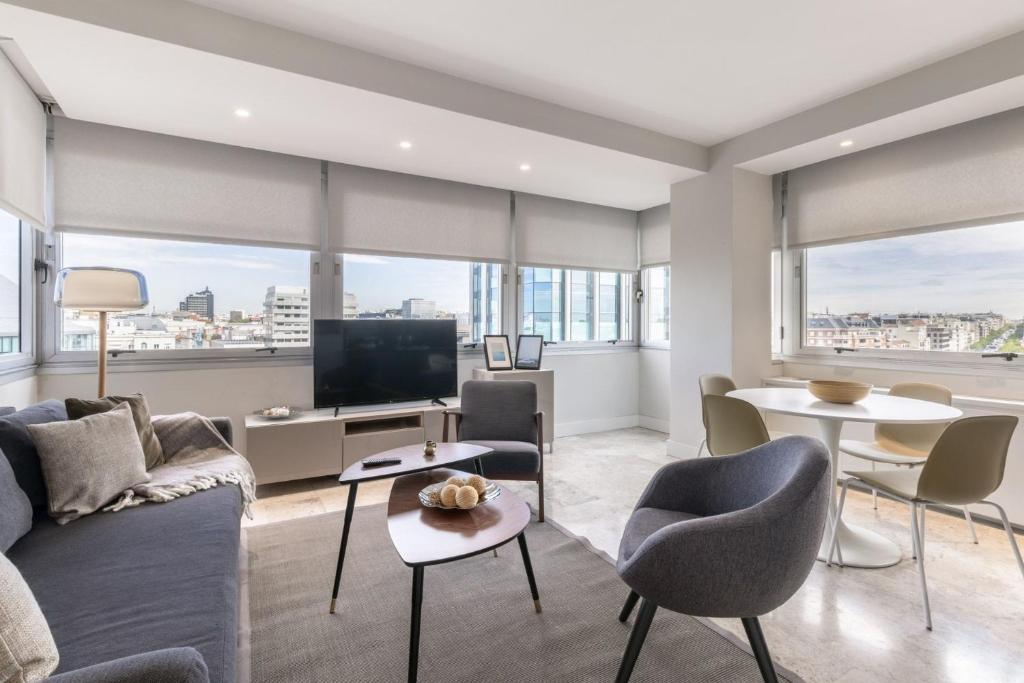 Stylish 1BR Apartment with City Views – Colón