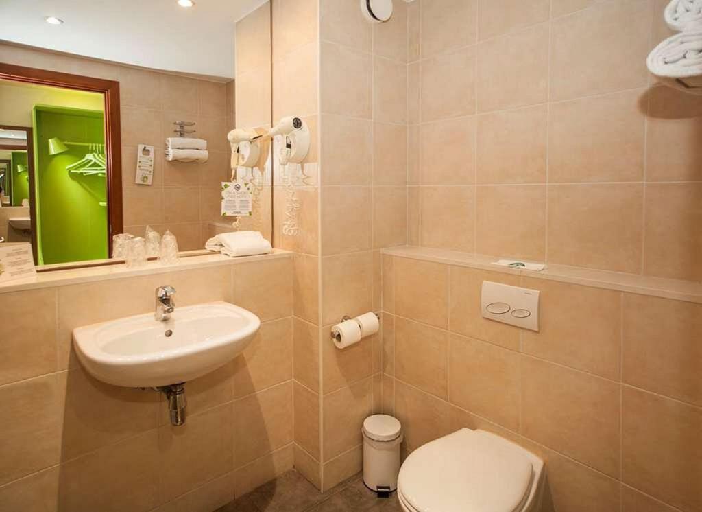 Koupelna v ubytování Travelodge BCN Cornella Fira