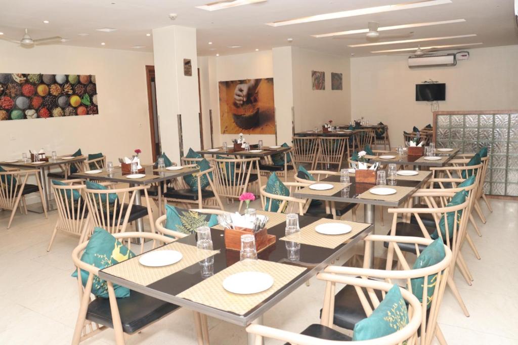Restaurace v ubytování Hotel Raviraj, Chhatrapati Sambhaji Nagar
