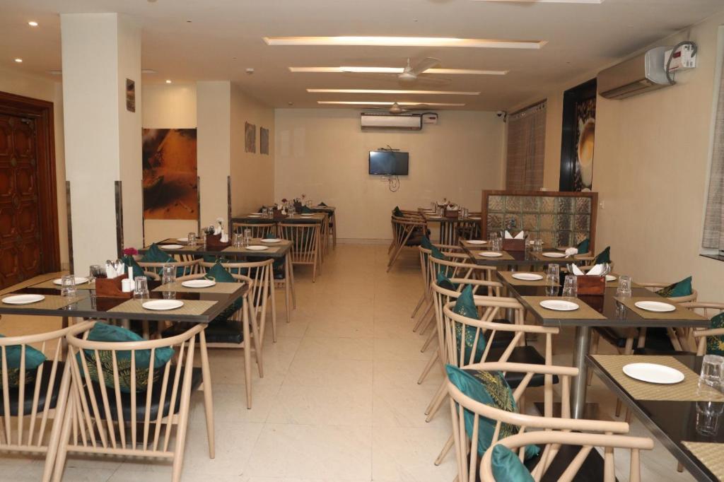 Restaurace v ubytování Hotel Raviraj, Chhatrapati Sambhaji Nagar