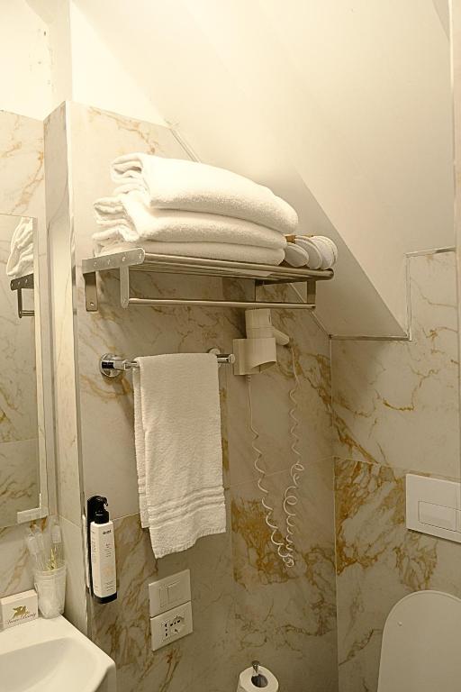 H O T E L S A N G A L L O l - Resim 16