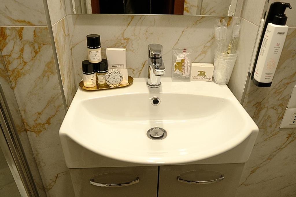 H O T E L S A N G A L L O l - Resim 20