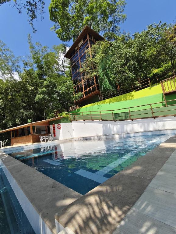 Bazén v ubytování Ecohotel Alflo Inn nebo v jeho okolí