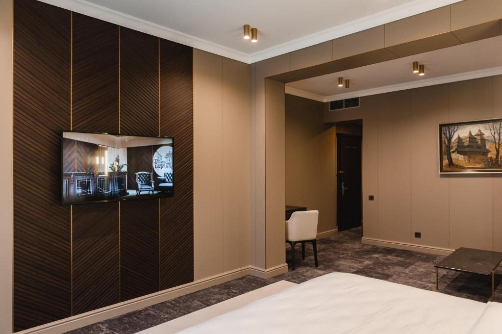 TV a/nebo společenská místnost v ubytování Old Continent Hotel
