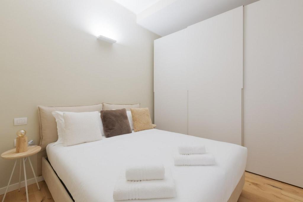 GuestHost - Primaticcio M1 Modern and Bright Apartment