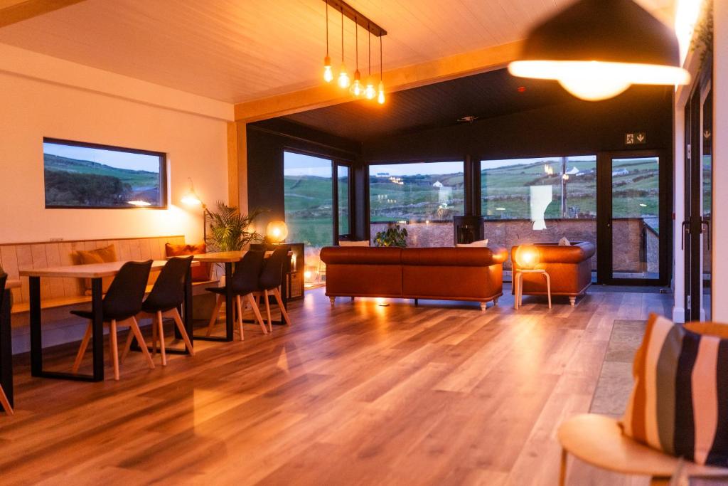 Posezení v ubytování Castledarcy Glamping