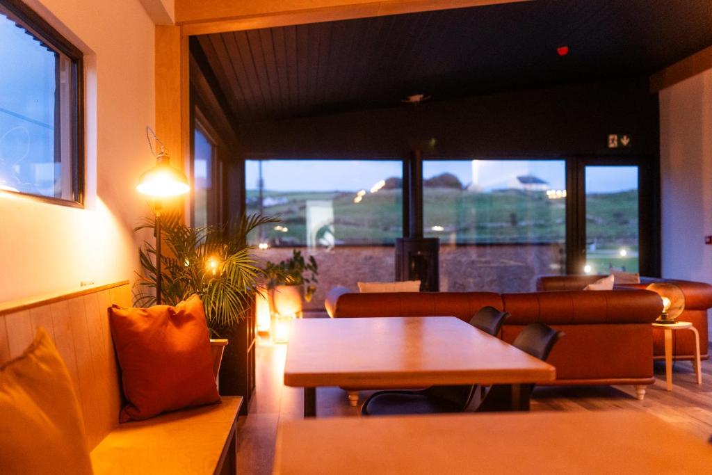 Posezení v ubytování Castledarcy Glamping