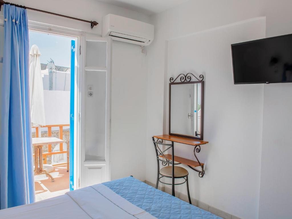 Dafnis Koufonisia - 18