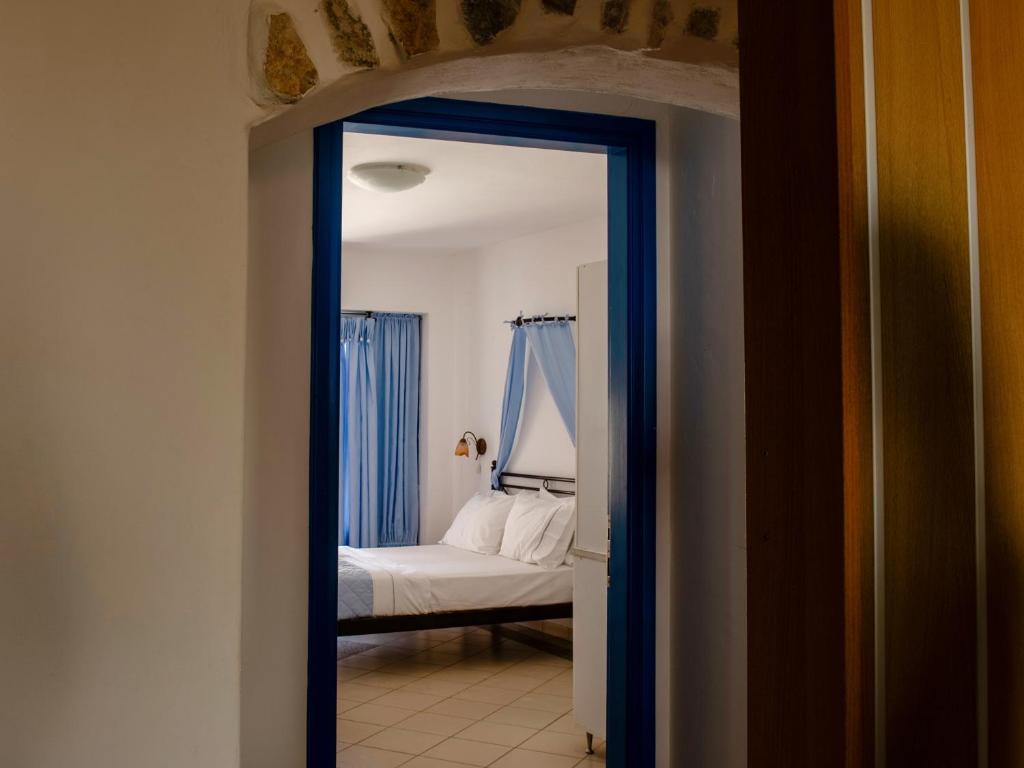 Dafnis Koufonisia - 13