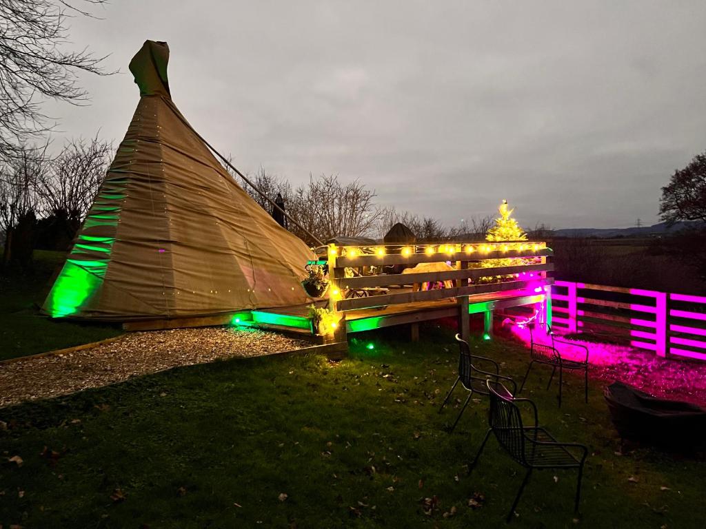 Fotografie z fotogalerie ubytování Burtree Country House, Tipi's, Treehouse & Lodge & house rooms with hot tubs in a private garden v destinaci Thirsk