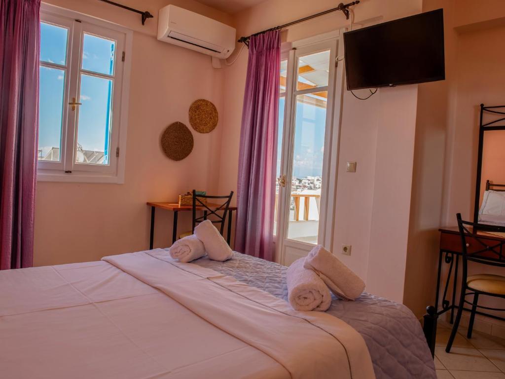 Dafnis Koufonisia - 1