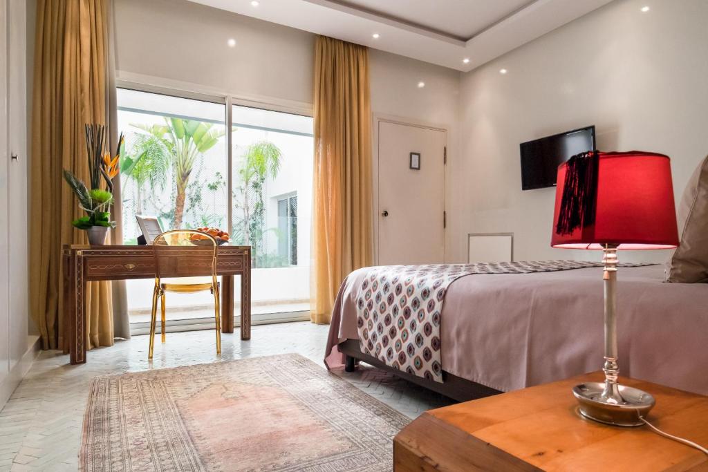 Rúm í herbergi á Riad Zyo