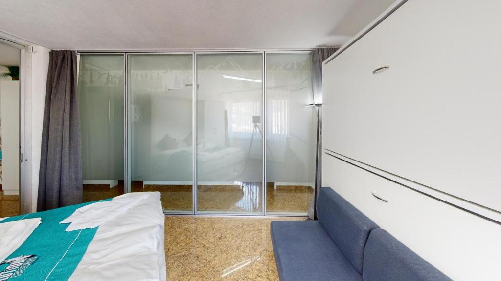 Postel nebo postele na pokoji v ubytování Solution-Grischun Apartments - Berninaexpress - Städterip - atemberaubende Aussicht