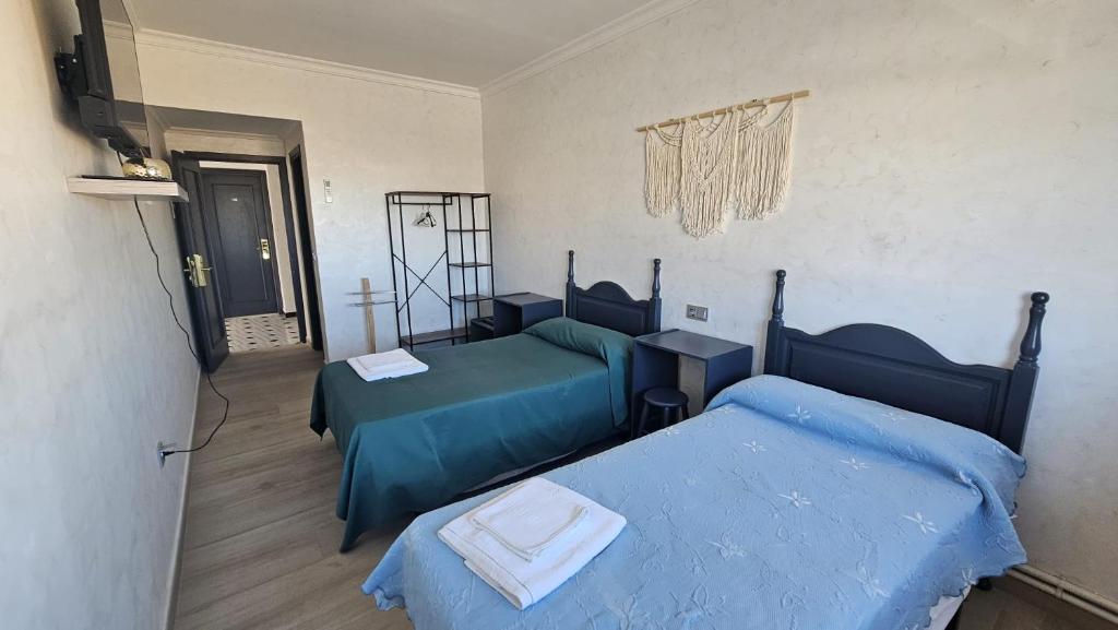 Hotel Restaurante EL PATAS - Double Or Twin Room With Private Bathroom