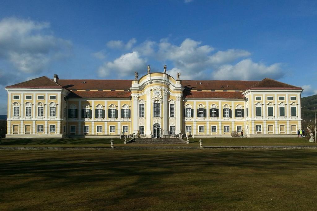 Budova, kde se prázdninový dům nachází