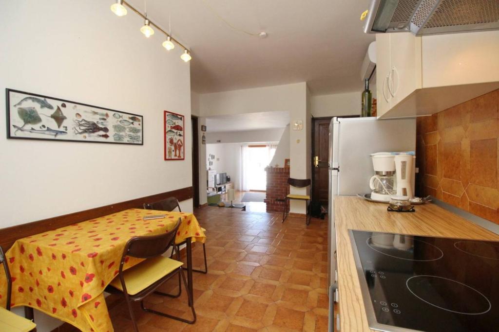 Kuchyňa alebo kuchynka v ubytovaní Apartment Krivec
