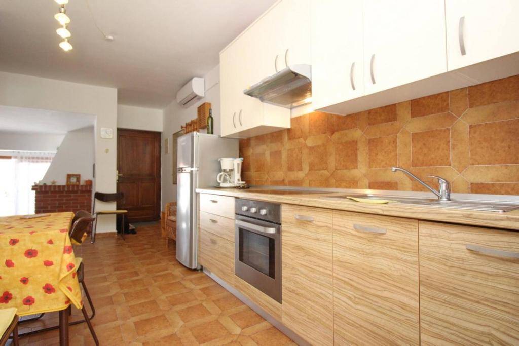 Kuchyňa alebo kuchynka v ubytovaní Apartment Krivec