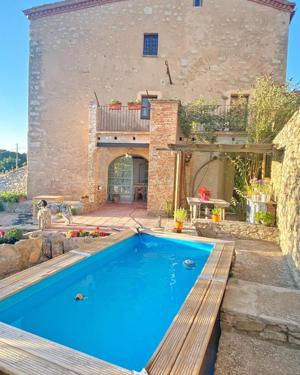 The swimming pool at or close to Casa Pardal Coliving & Coworking