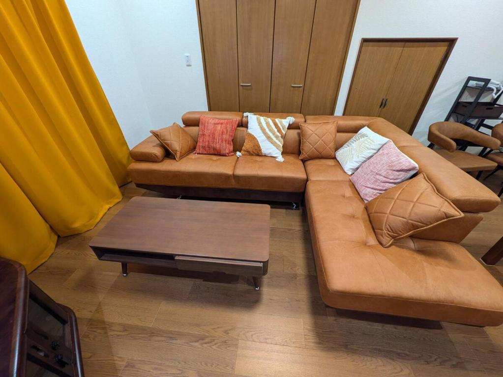 Posezení v ubytování Villa Tojinbo ヴィラ東尋坊 1棟貸切10人 東尋坊5分 芝政15分 恐竜博物館55分 かに
