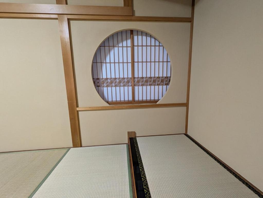Postel nebo postele na pokoji v ubytování Villa Tojinbo ヴィラ東尋坊 1棟貸切10人 東尋坊5分 芝政15分 恐竜博物館55分 かに