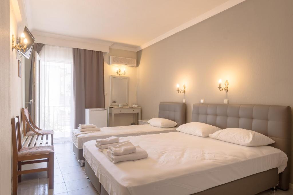 Postel nebo postele na pokoji v ubytování Hotel Mironi and Victoria