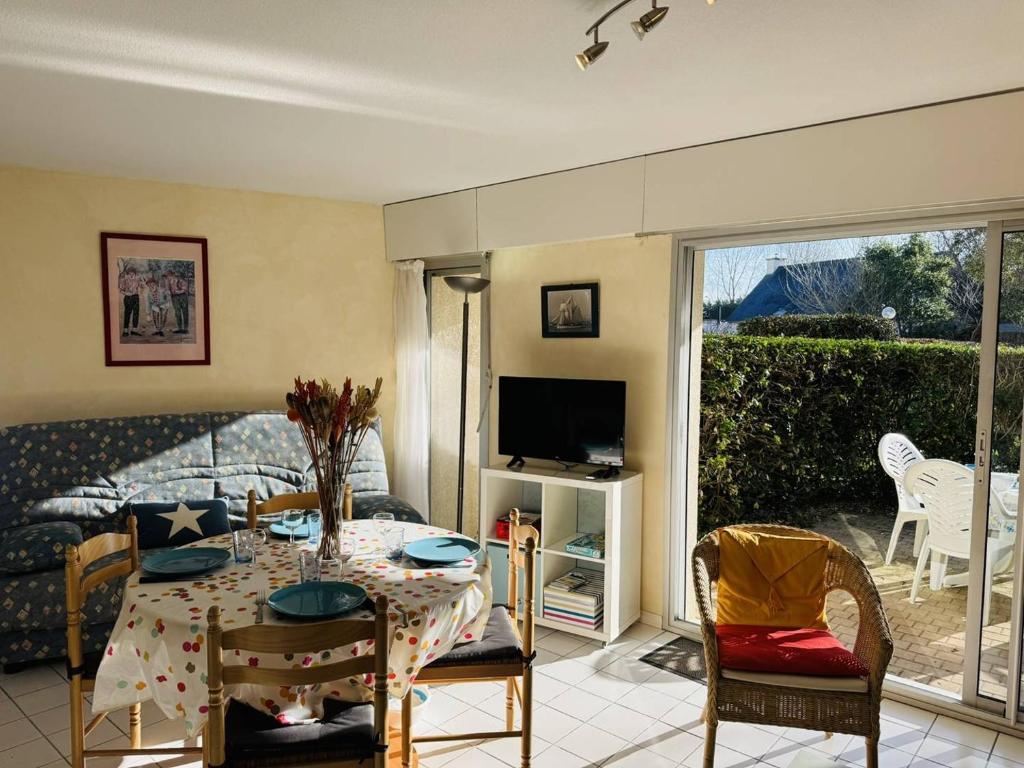 Photo de la galerie de l'établissement Agréable 2 pièces, piscine, parking, proche plage, à Quiberon