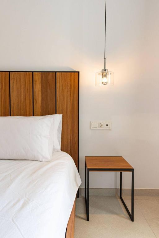 Posteľ alebo postele v izbe v ubytovaní La Quinta 3 Bedroom Ultra Modern Apartment with Private Hot Tub