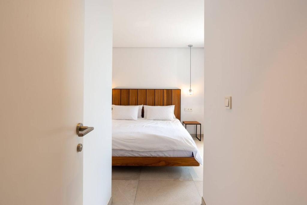 Posteľ alebo postele v izbe v ubytovaní La Quinta 3 Bedroom Ultra Modern Apartment with Private Hot Tub