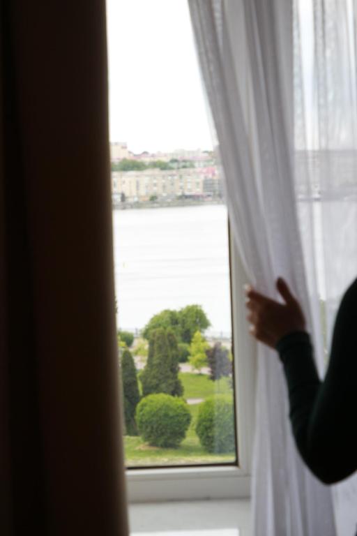 Hotel Ternopil - 湖景上的高级单人间