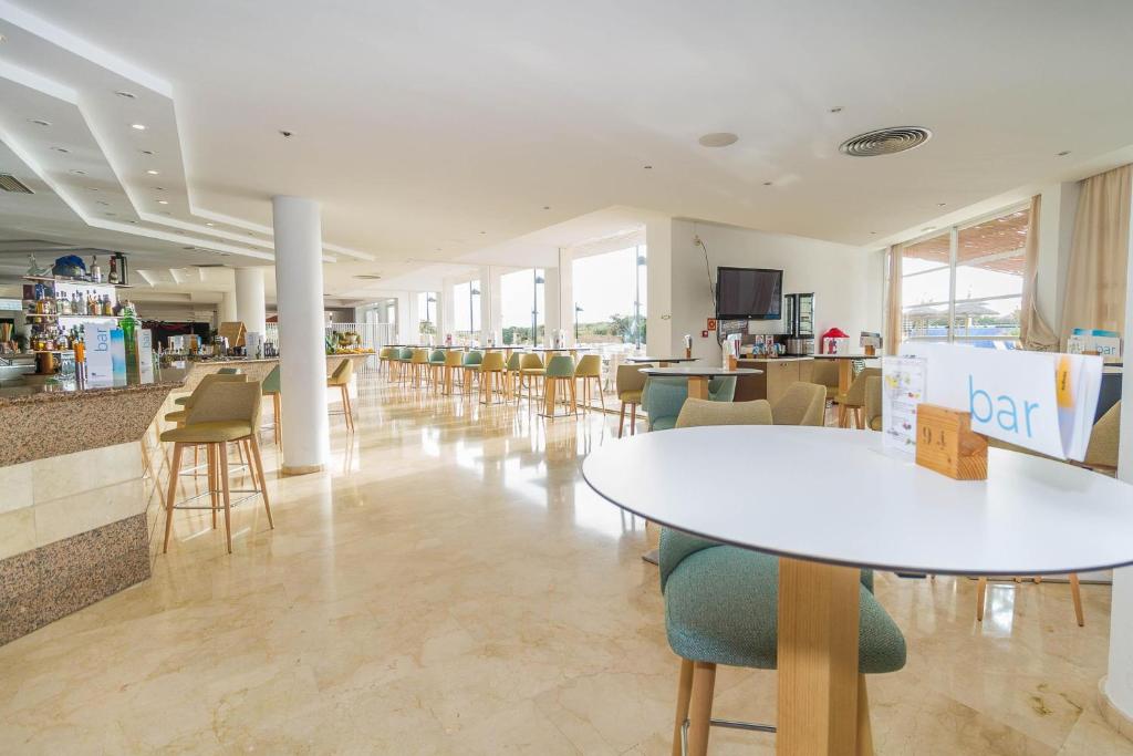 Restaurace v ubytování Eix Platja Daurada Hotel & SPA