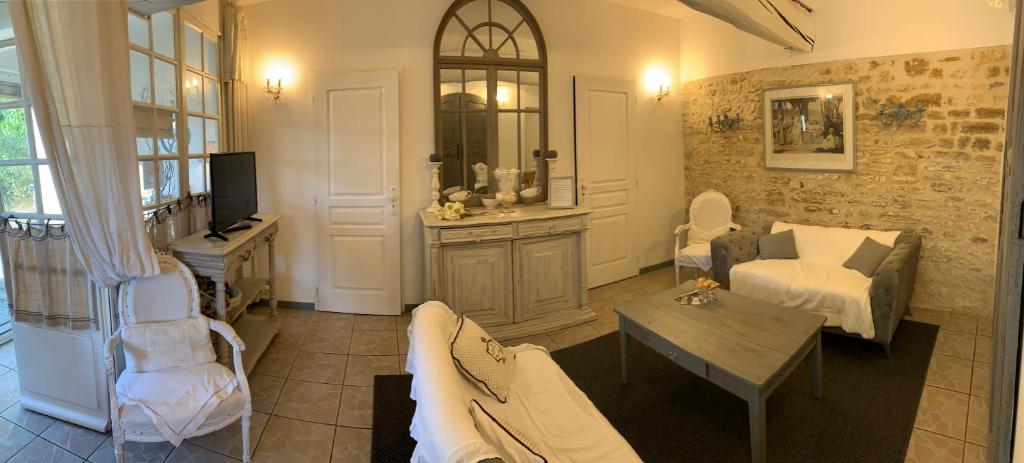 Posezení v ubytování Gîte "Le Bleu D'Orage" Dans un Domaine de 7ha Au Calme