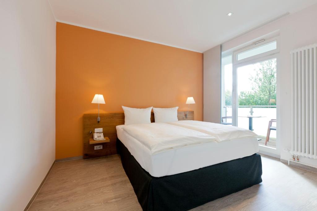 Postel nebo postele na pokoji v ubytování Michels Thalasso Hotel Nordseehaus