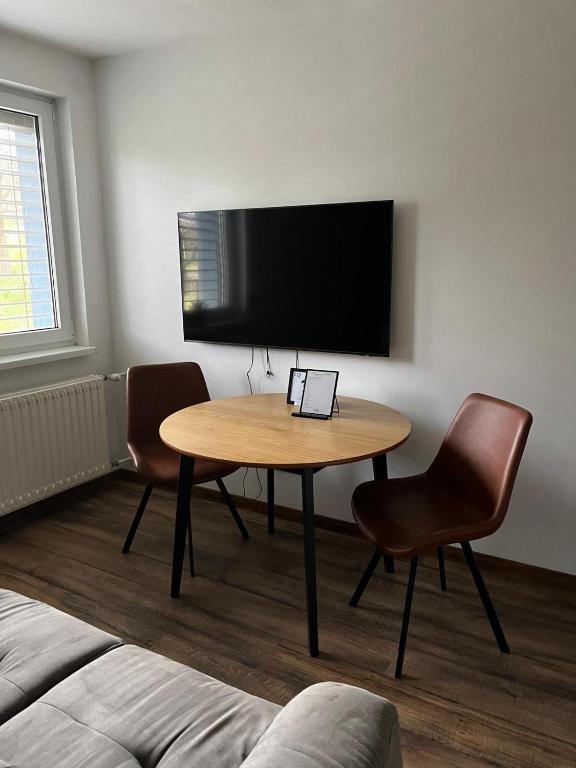 TV a/nebo společenská místnost v ubytování IQ Apartments