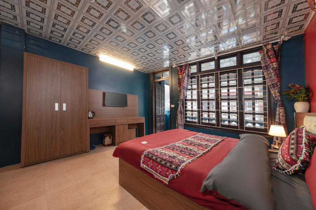 Giường trong phòng chung tại Little View Homestay