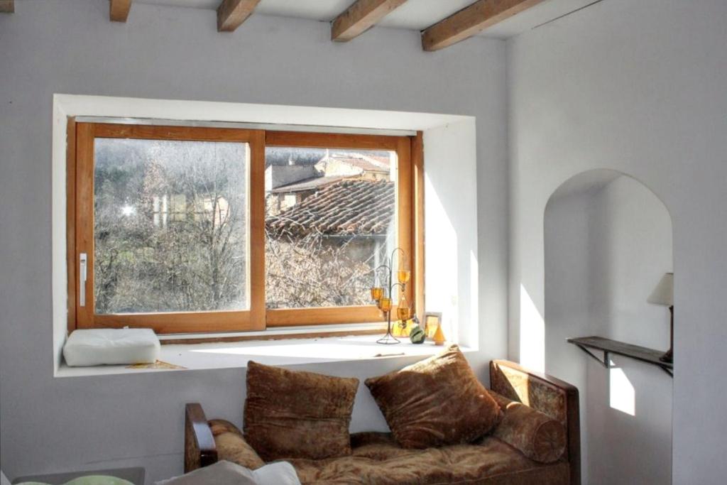 Posezení v ubytování Maison de campagne avec vue sur la montagne à Puivert.