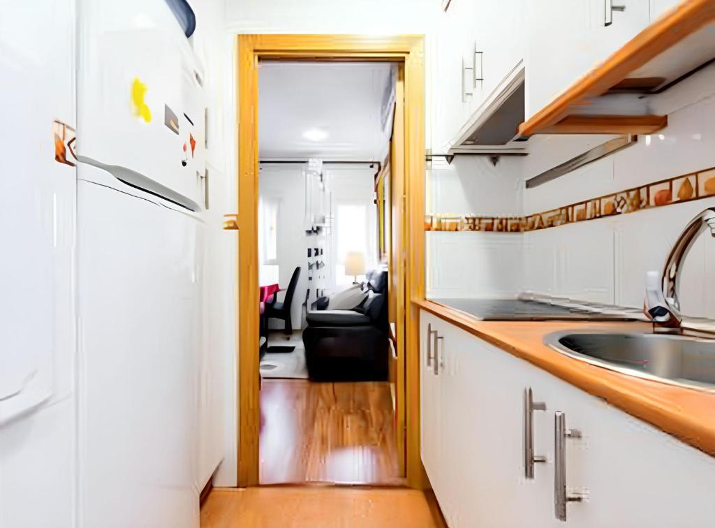 Kuchyň nebo kuchyňský kout v ubytování Cosy apartment in the heart of Madrid, 45m², with A/C