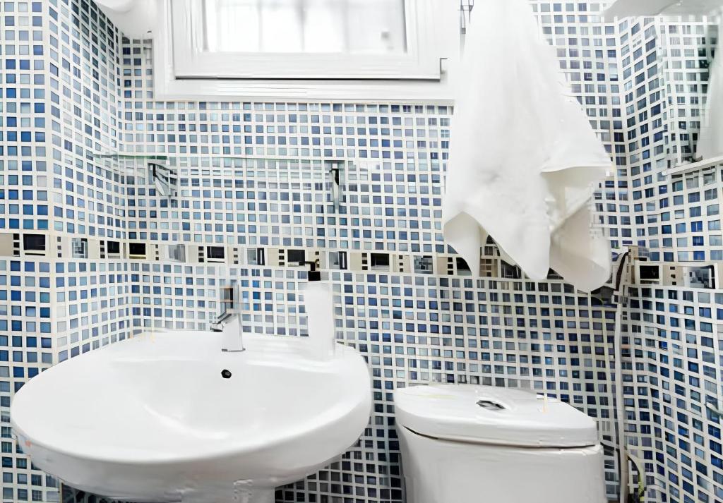 Koupelna v ubytování Cosy apartment in the heart of Madrid, 45m², with A/C