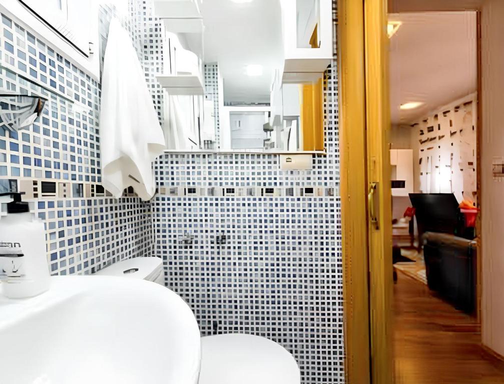 Koupelna v ubytování Cosy apartment in the heart of Madrid, 45m², with A/C